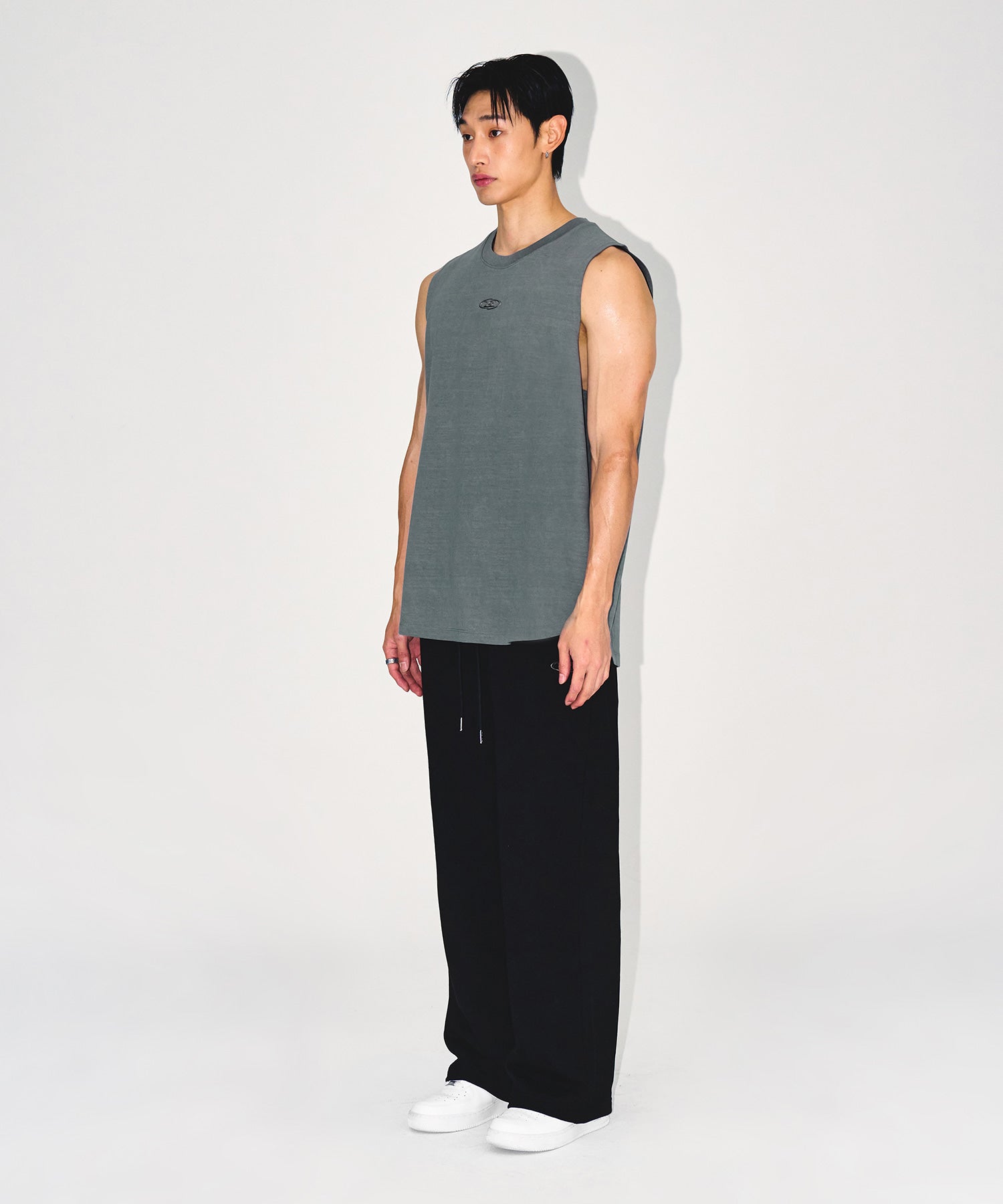 【予約販売：ご注文より1～3週間後に発送予定】SILVER B PIGMENT DYING SLEEVELESS [ASHED GREEN]
