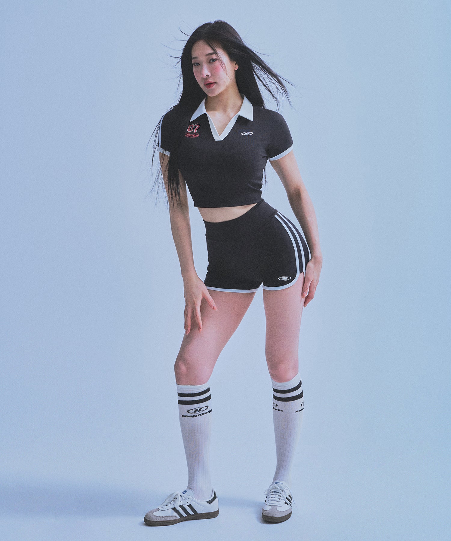 W BRNTW FOOTBALL CROP T-SHIRTS [BLACK]