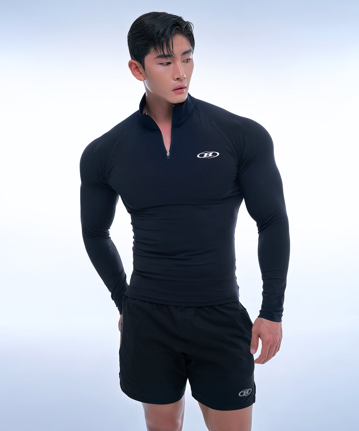 【韓国限定】SYMBOL B MUSCLE FIT HALF ZIP-UP LONGSLEEVE [BLACK]