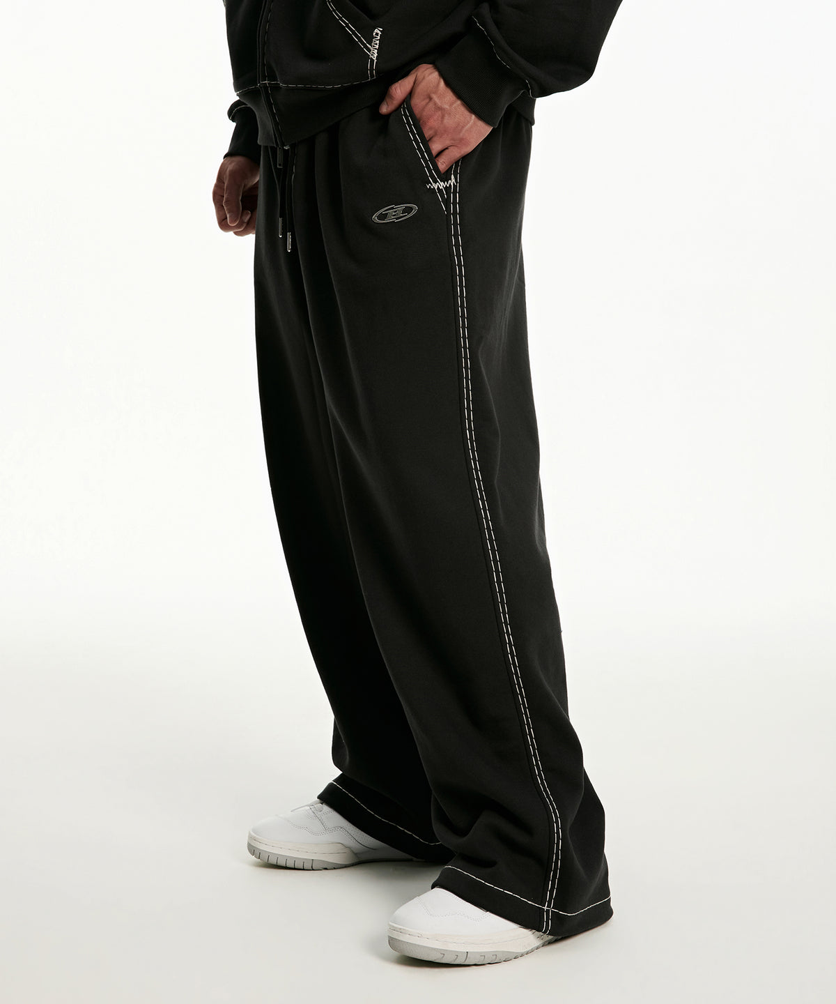 【韓国限定】CHROME B BOLD LINE SWEAT PANTS [WASHED BLACK]