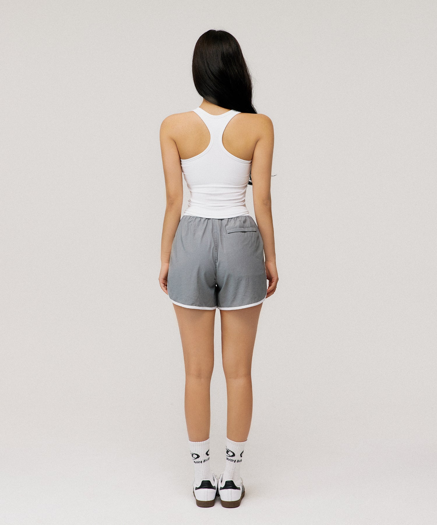 W SYMBOL B NYLON DOLPHIN SHORTS [GREY]