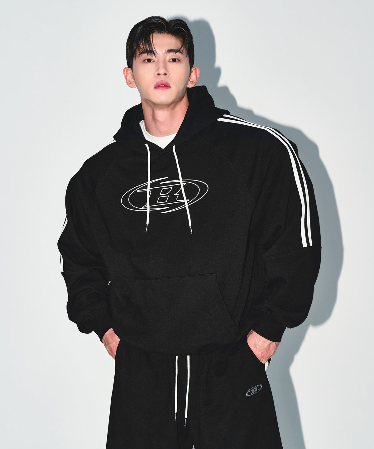 【韓国限定】STROKE B TRACK LINE HOODIE [BLACK]