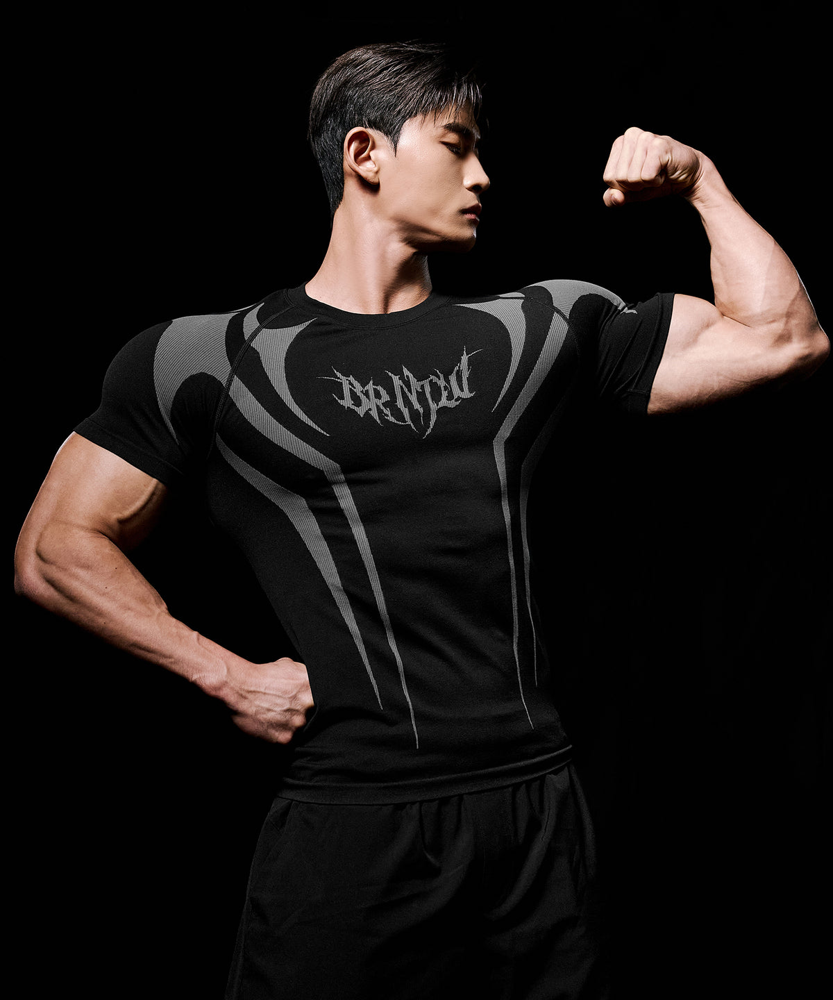 【韓国限定】TRIBAL ECLIPSE SEAMLESS SHORT SLEEVE [BLACK]