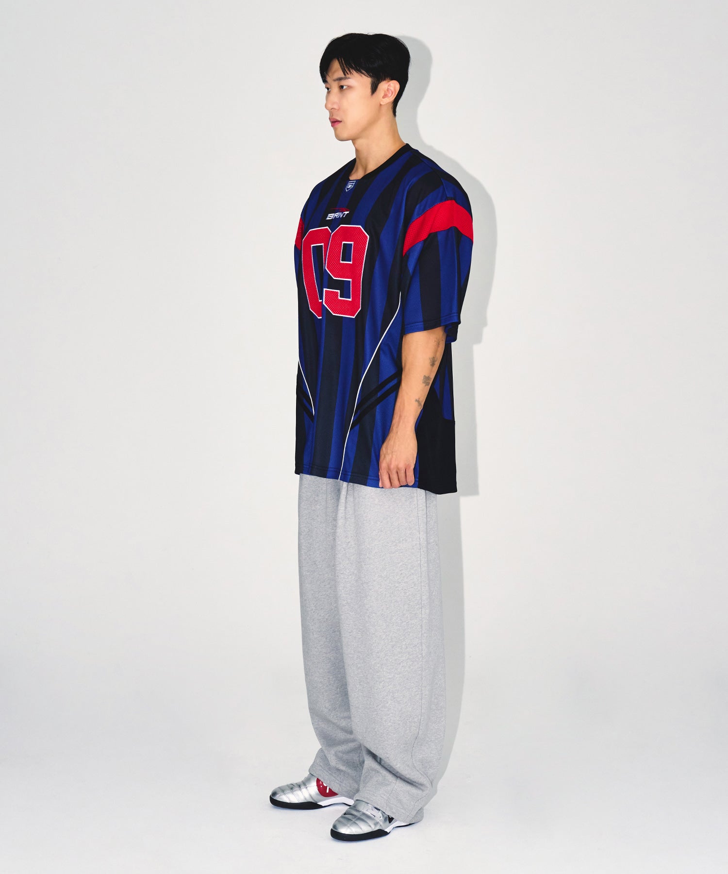 【予約販売：ご注文より1～3週間後に発送予定】09 APPLIQUE RUGBY JERSEY T-SHIRTS [BLUE]