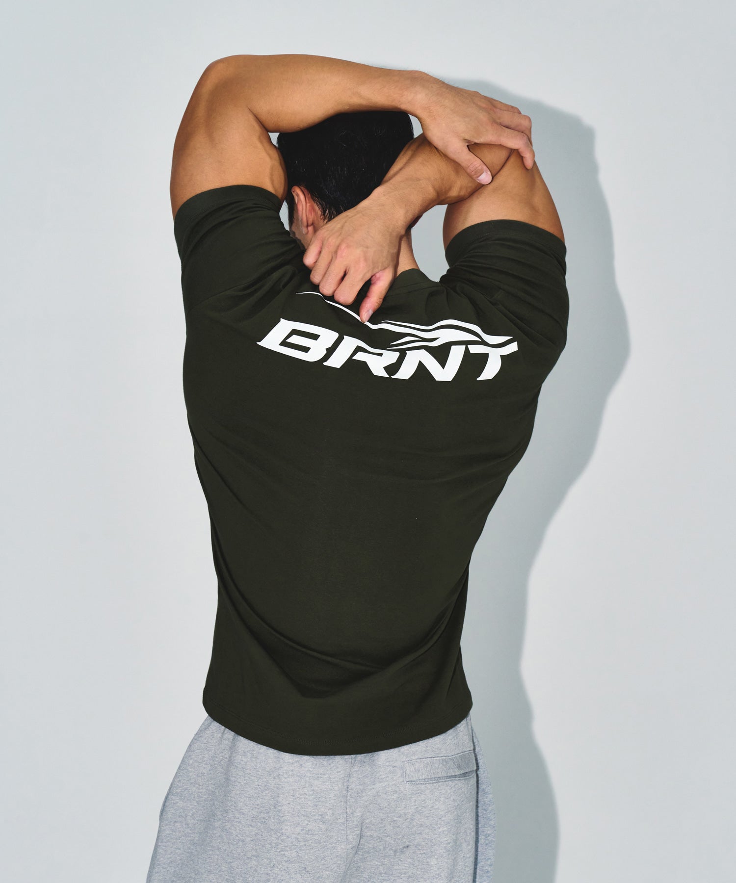 【予約販売：ご注文より1～3週間後に発送予定】BRNT BACK LOGO MUSCLE FIT T-SHIRTS [KHAKI]