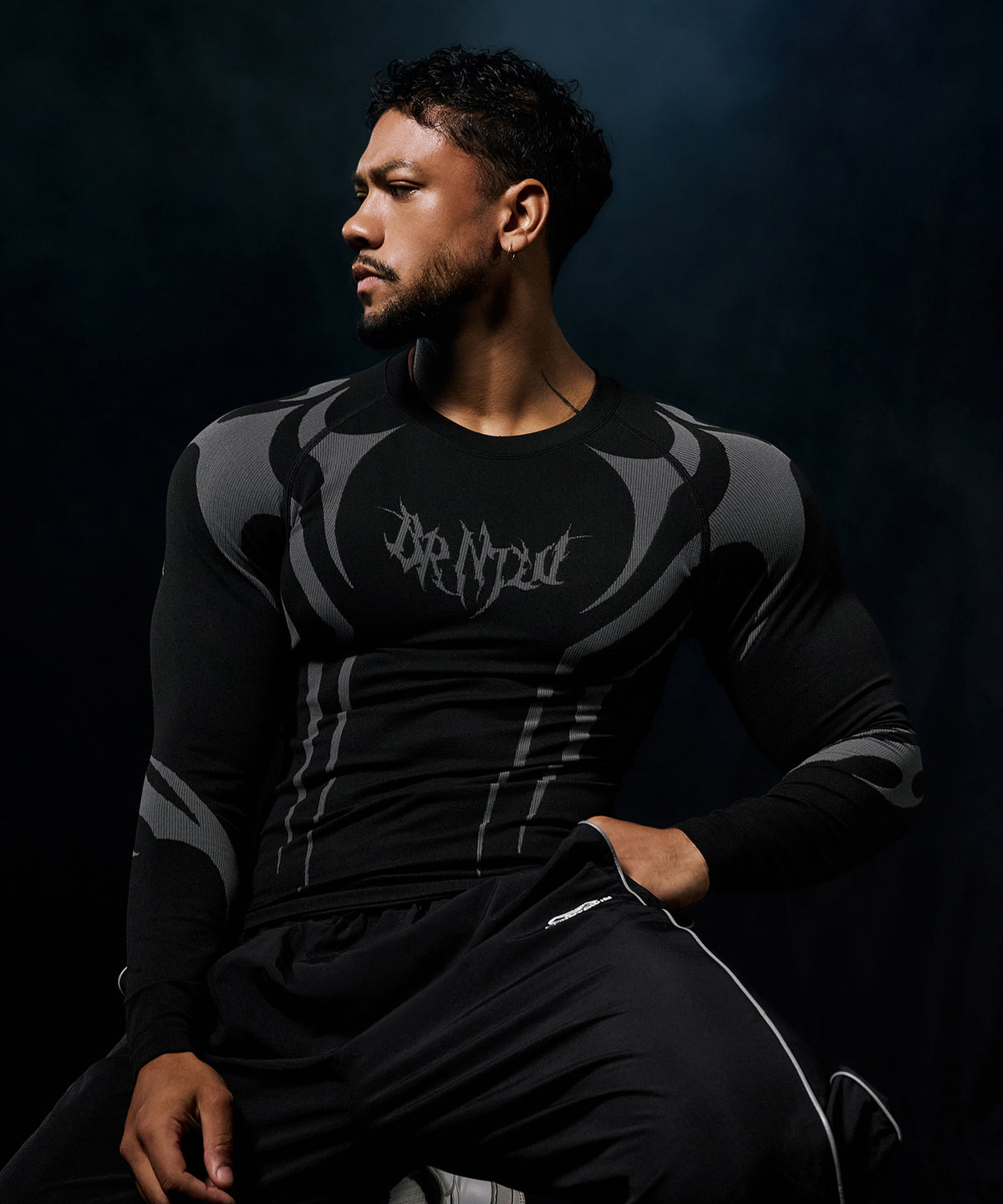 【韓国限定】TRIBAL ECLIPSE SEAMLESS LONG SLEEVE [BLACK]