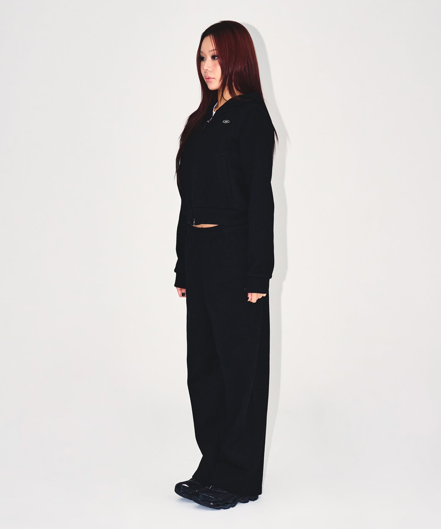 【予約販売：ご注文より1～3週間後に発送予定】W KNIT LIKE SEMI CROP HOODIE ZIP-UP [BLACK]