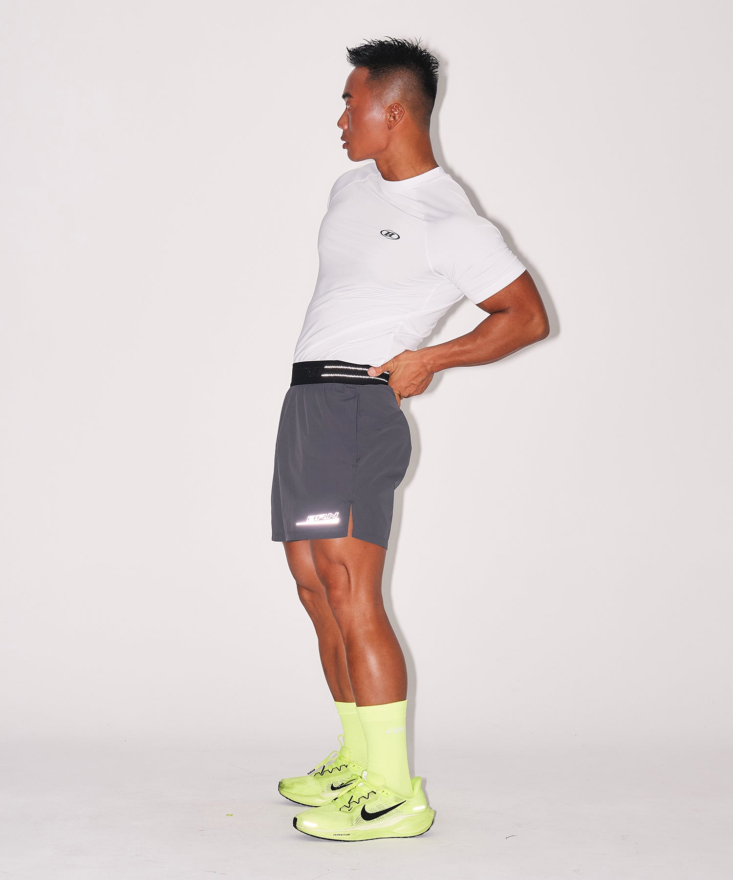 REFLECTIVE OUT BAND ACTIVE SHORTS [CHARCOAL]