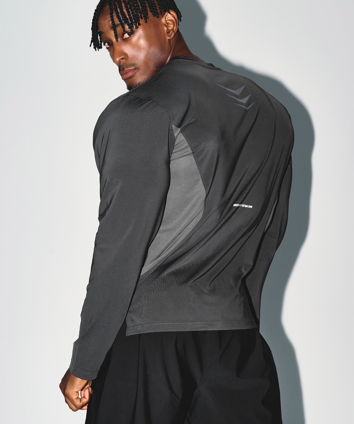 【予約販売：ご注文より1～3週間後に発送予定】STROKE B QUICK DRY LONG SLEEVE [CHARCOAL]