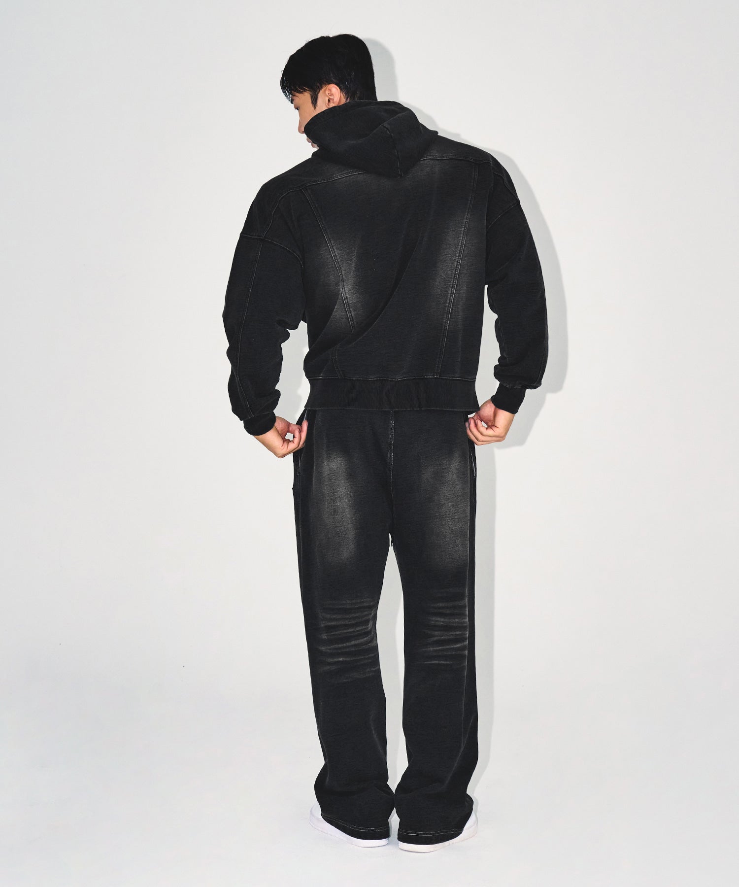 【予約販売：ご注文より1～3週間後に発送予定】DENIM LIKE SWEAT PANTS [BLACK DENIM]