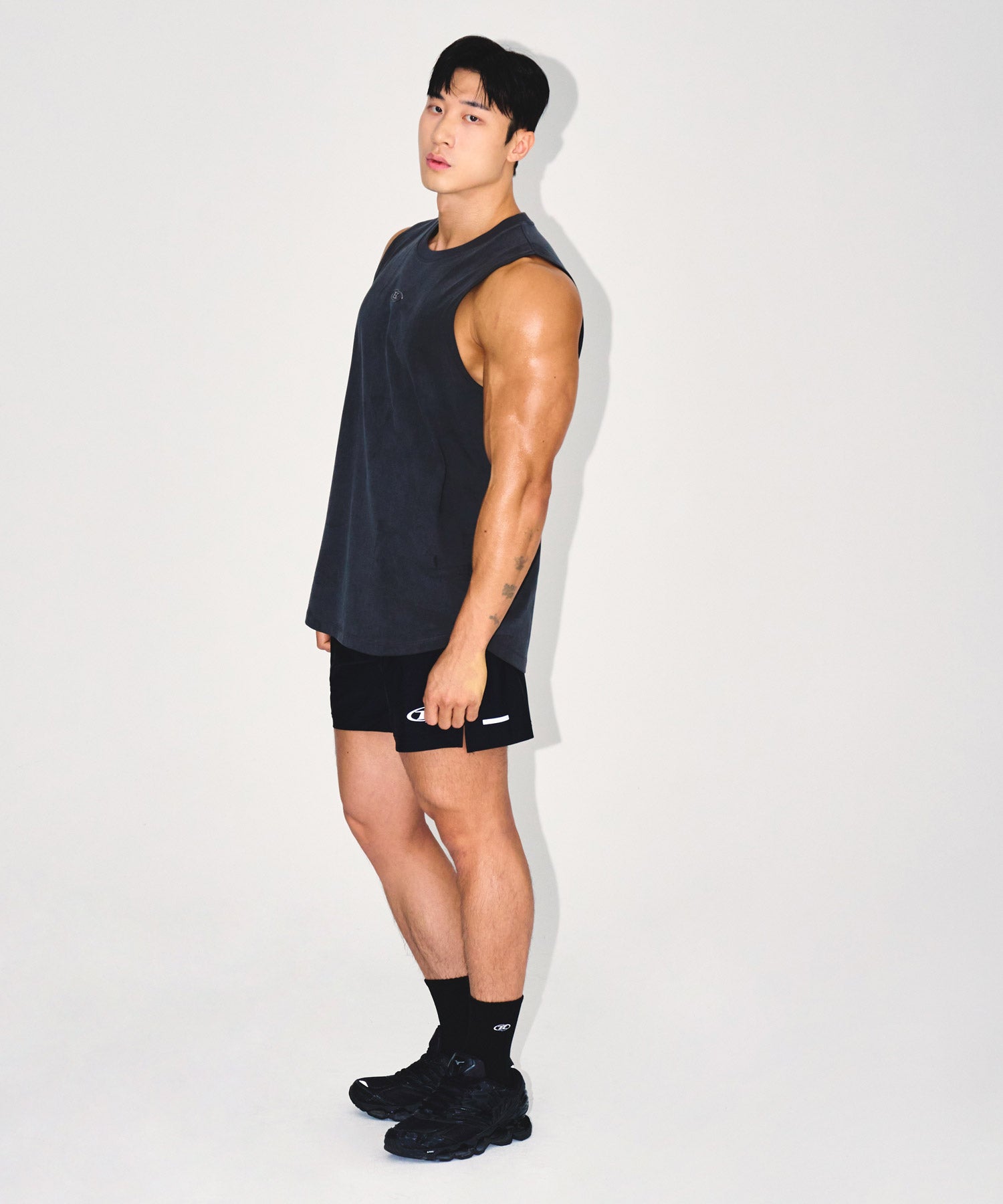 【予約販売：ご注文より1～3週間後に発送予定】SILVER B PIGMENT DYING SLEEVELESS [CHARCOAL]