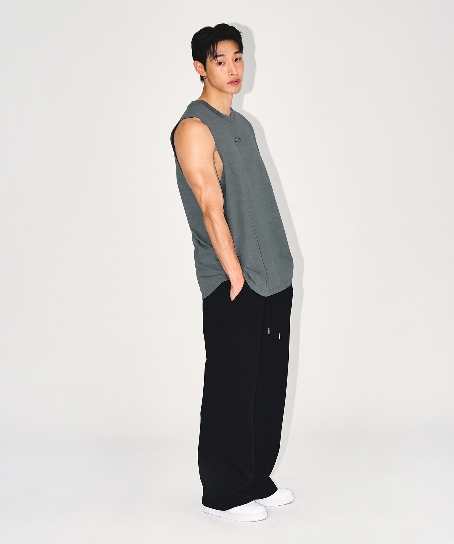 【予約販売：ご注文より1～3週間後に発送予定】SILVER B PIGMENT DYING SLEEVELESS [ASHED GREEN]