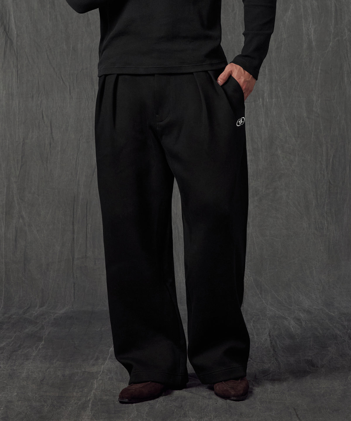 【韓国限定】CHROME B TECH FOAM TWO TUCK PANTS [BLACK]
