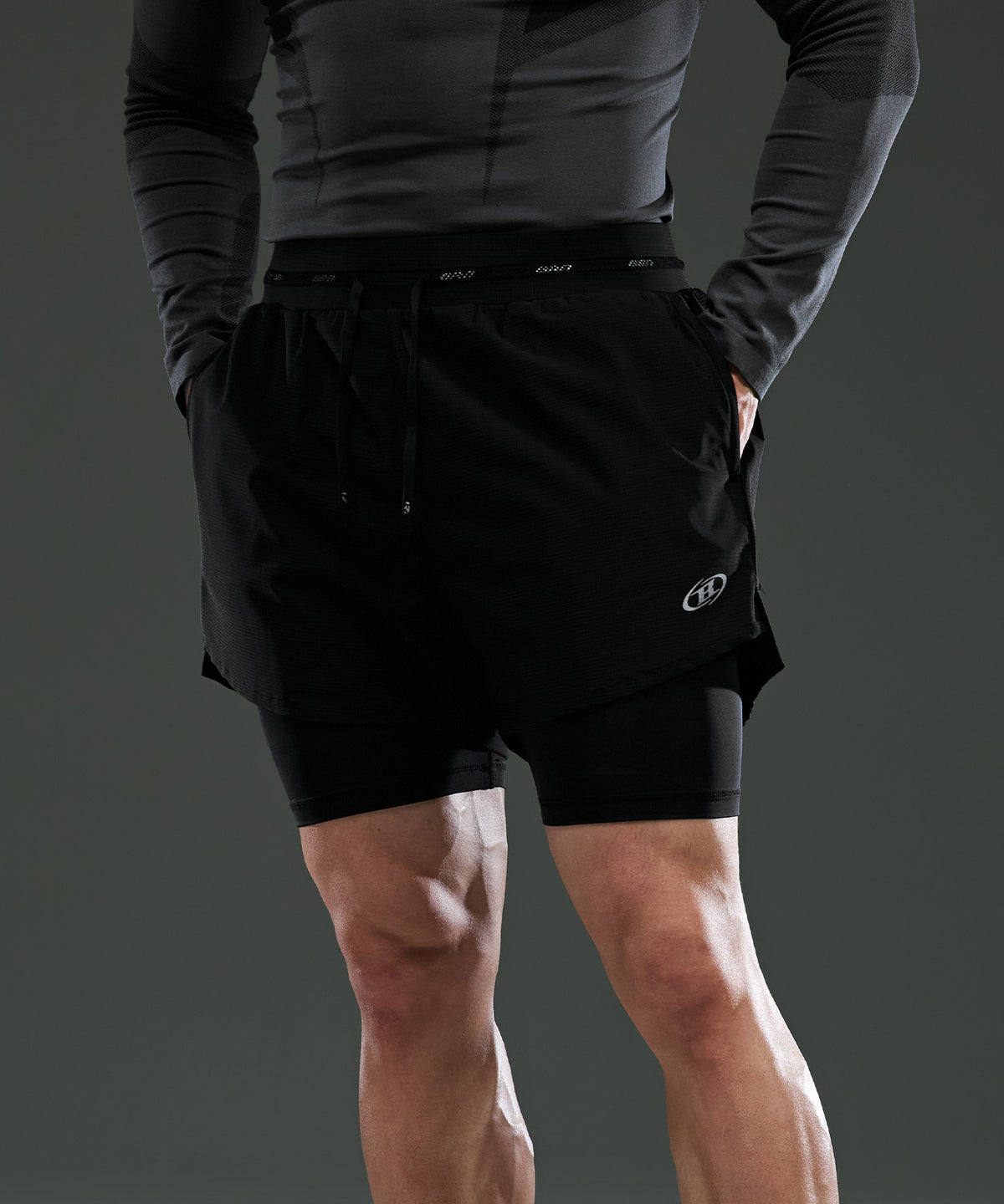 【予約販売：ご注文より1～3週間後に発送予定】SYMBOL B ACTIVE 2 IN 1 SHORTS [BLACK]