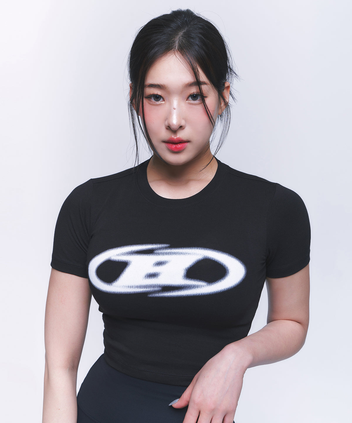 BLUR LOGO CROP TOP [BLACK]