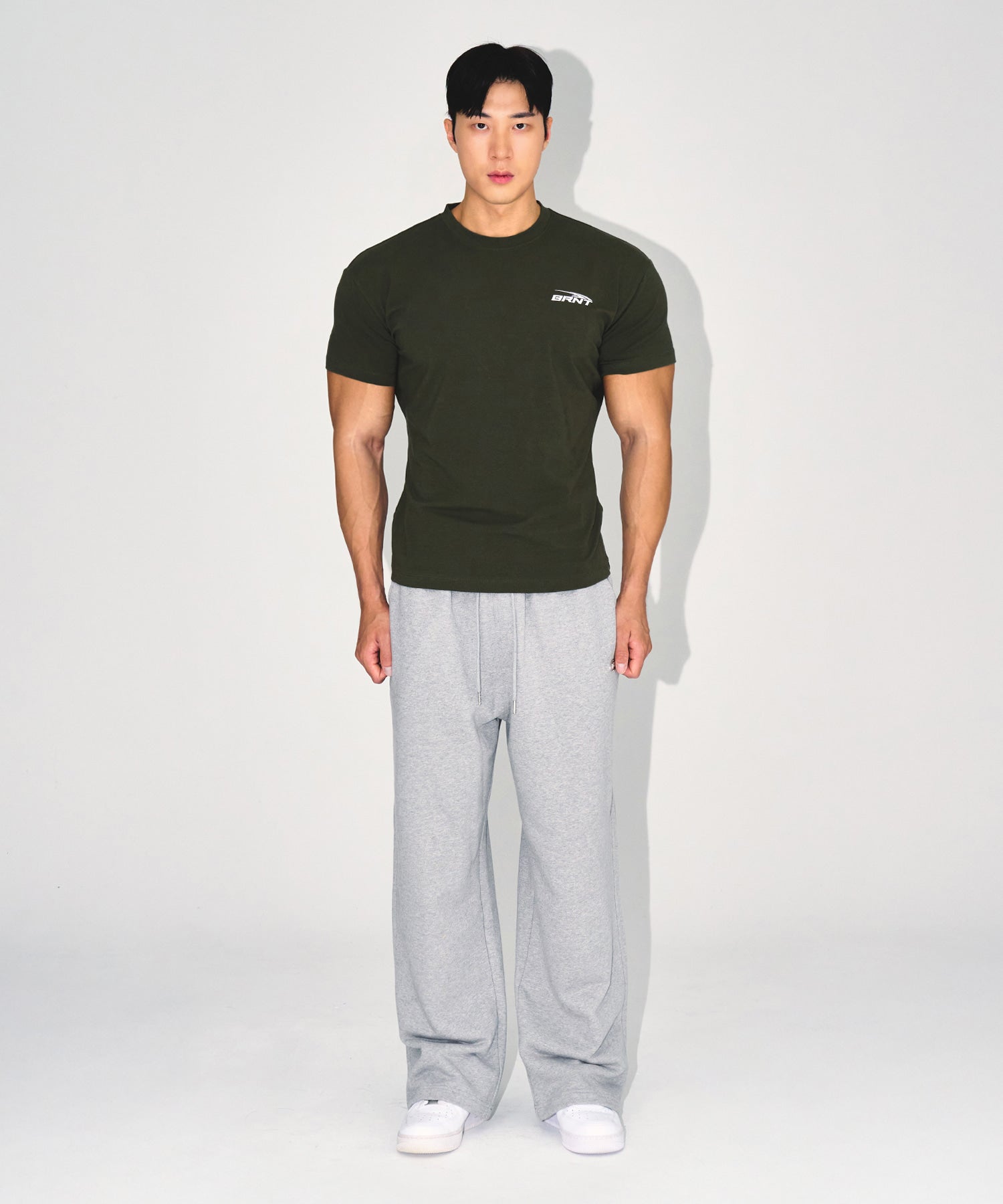 【予約販売：ご注文より1～3週間後に発送予定】BRNT BACK LOGO MUSCLE FIT T-SHIRTS [KHAKI]
