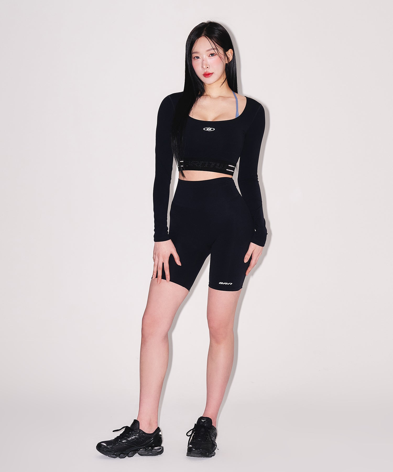 W REFLECTIVE OUT BAND CROP LONG SLEEVE [BLACK]