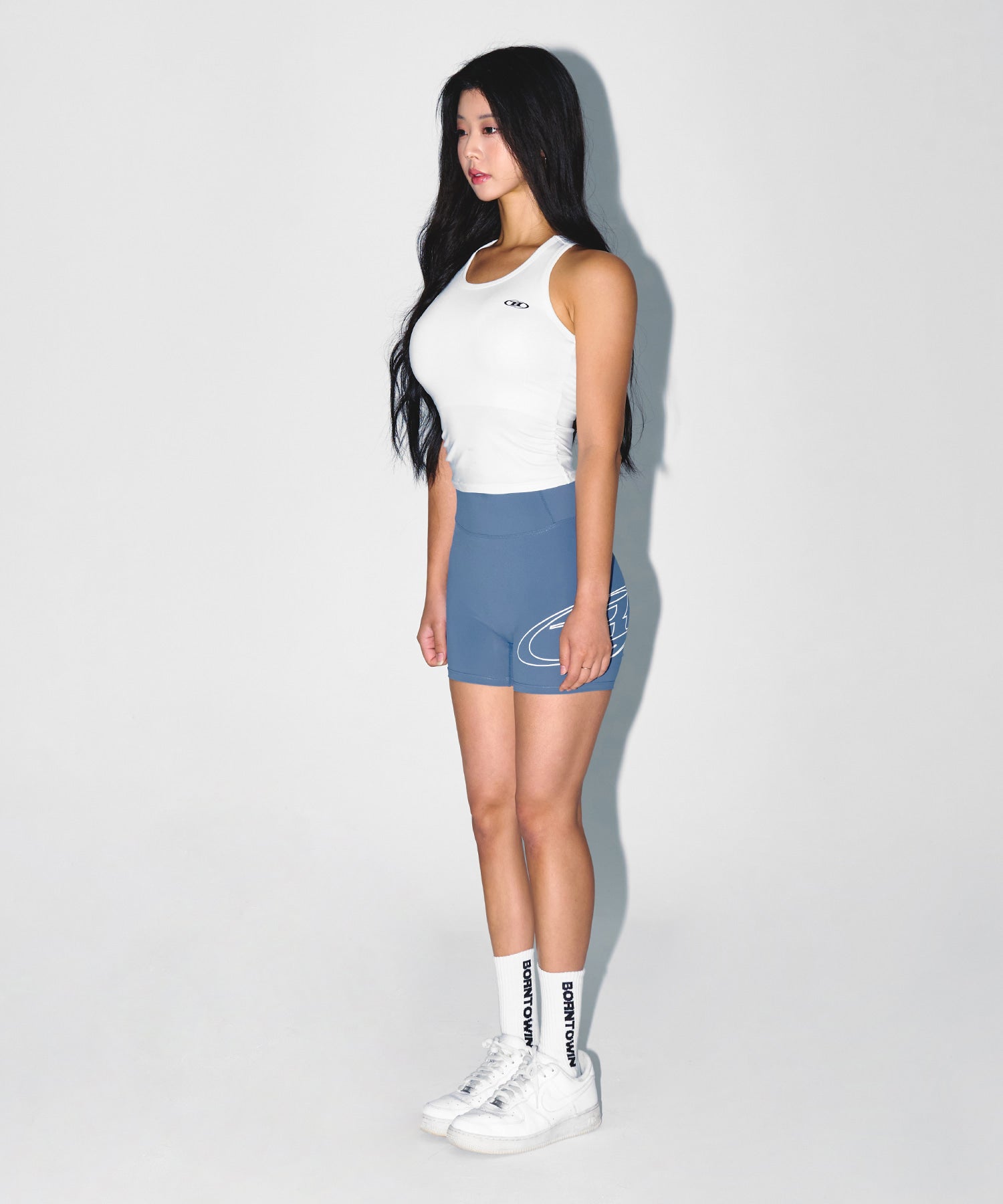 【予約販売：ご注文より1～3週間後に発送予定】W BRN RACER BACK SLEEVELESS [WHITE]