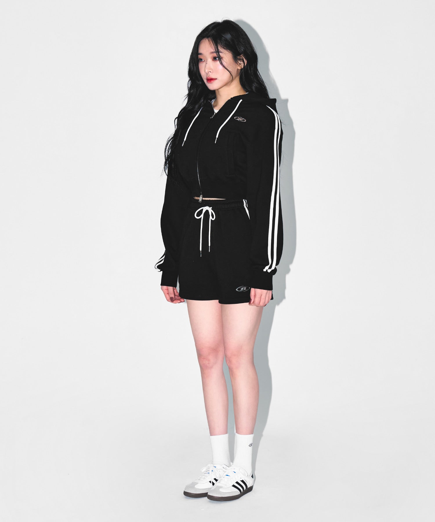 W CHROME B TRACK LINE CROP HOODIE ZIP-UP [BLACK] – BORNTOWIN JAPAN