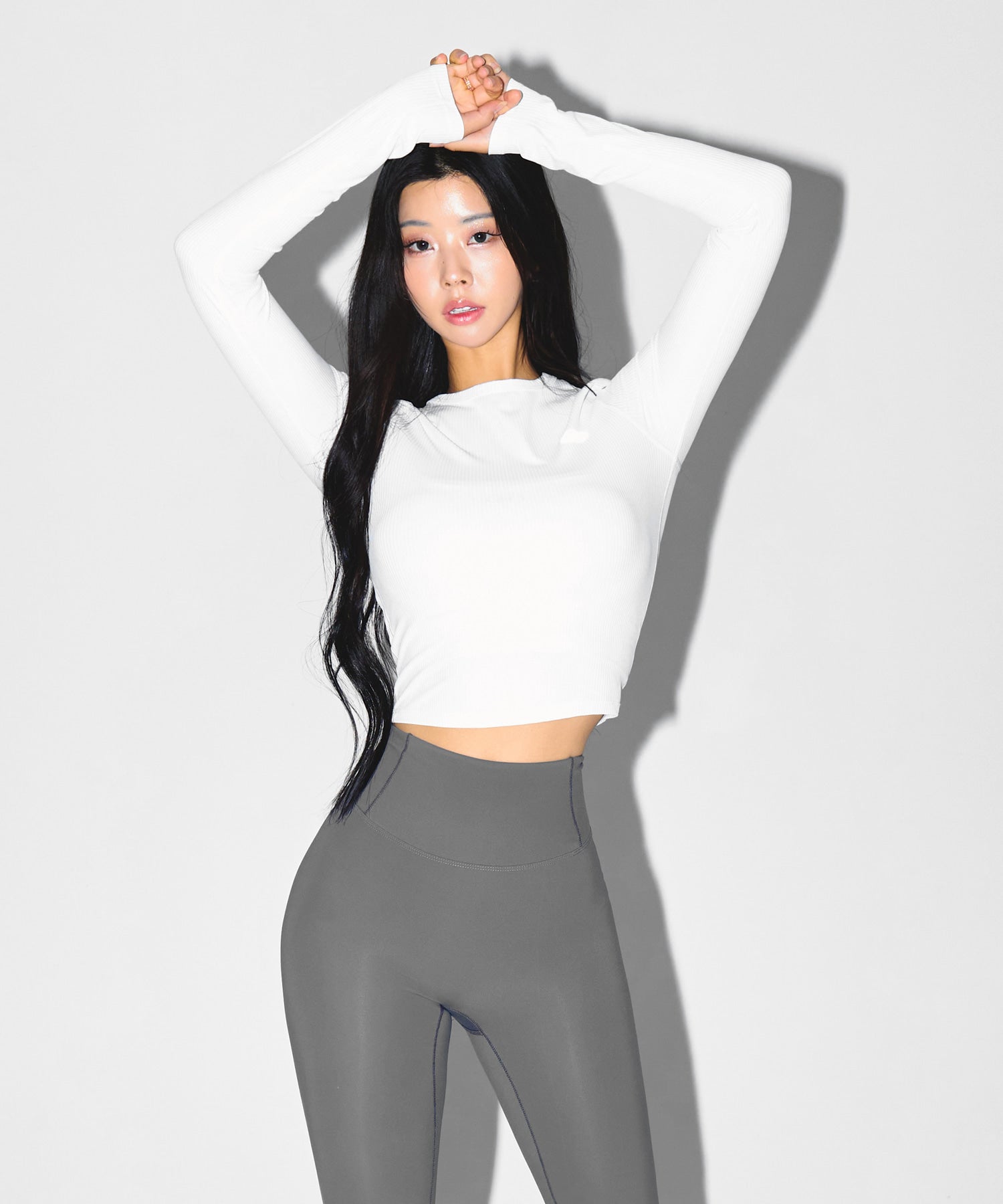 【予約販売：ご注文より1～3週間後に発送予定】W FITNESS RIBBED LONG SLEEVE [WHITE]