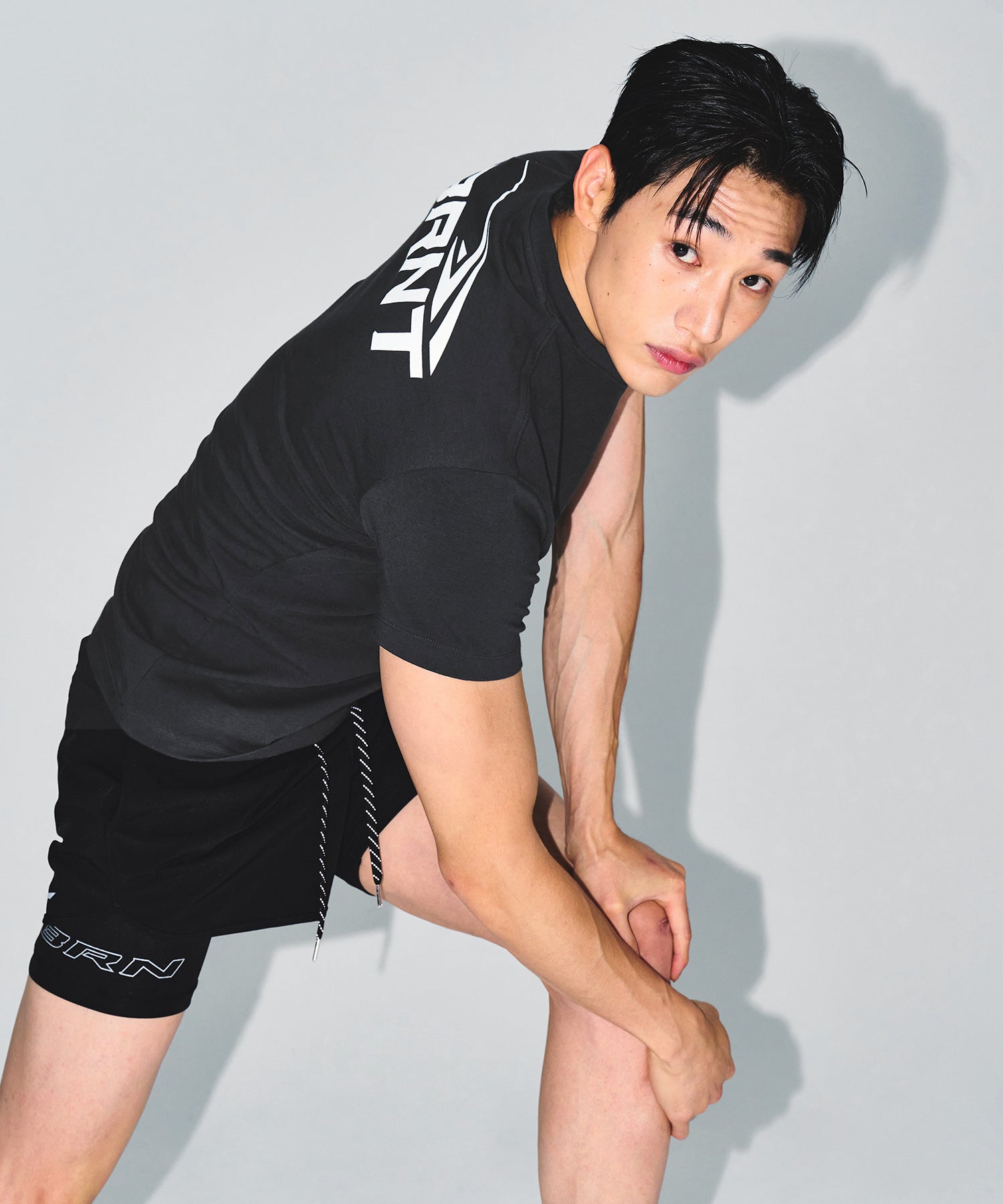 【予約販売：ご注文より1～3週間後に発送予定】BRNT BACK LOGO MUSCLE FIT T-SHIRTS [CHARCOAL]