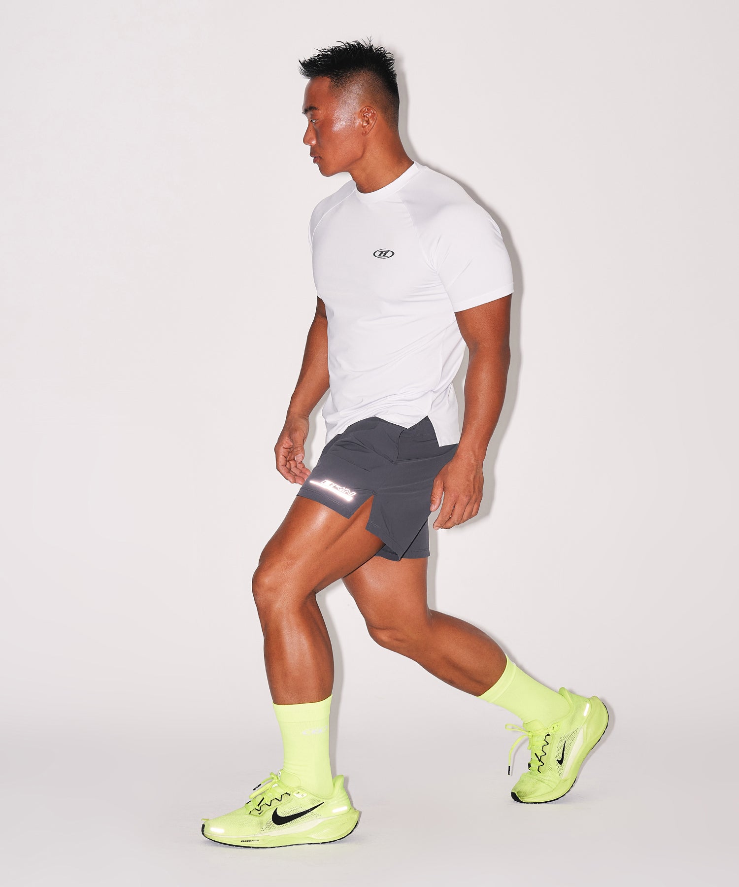 REFLECTIVE OUT BAND ACTIVE SHORTS [CHARCOAL]