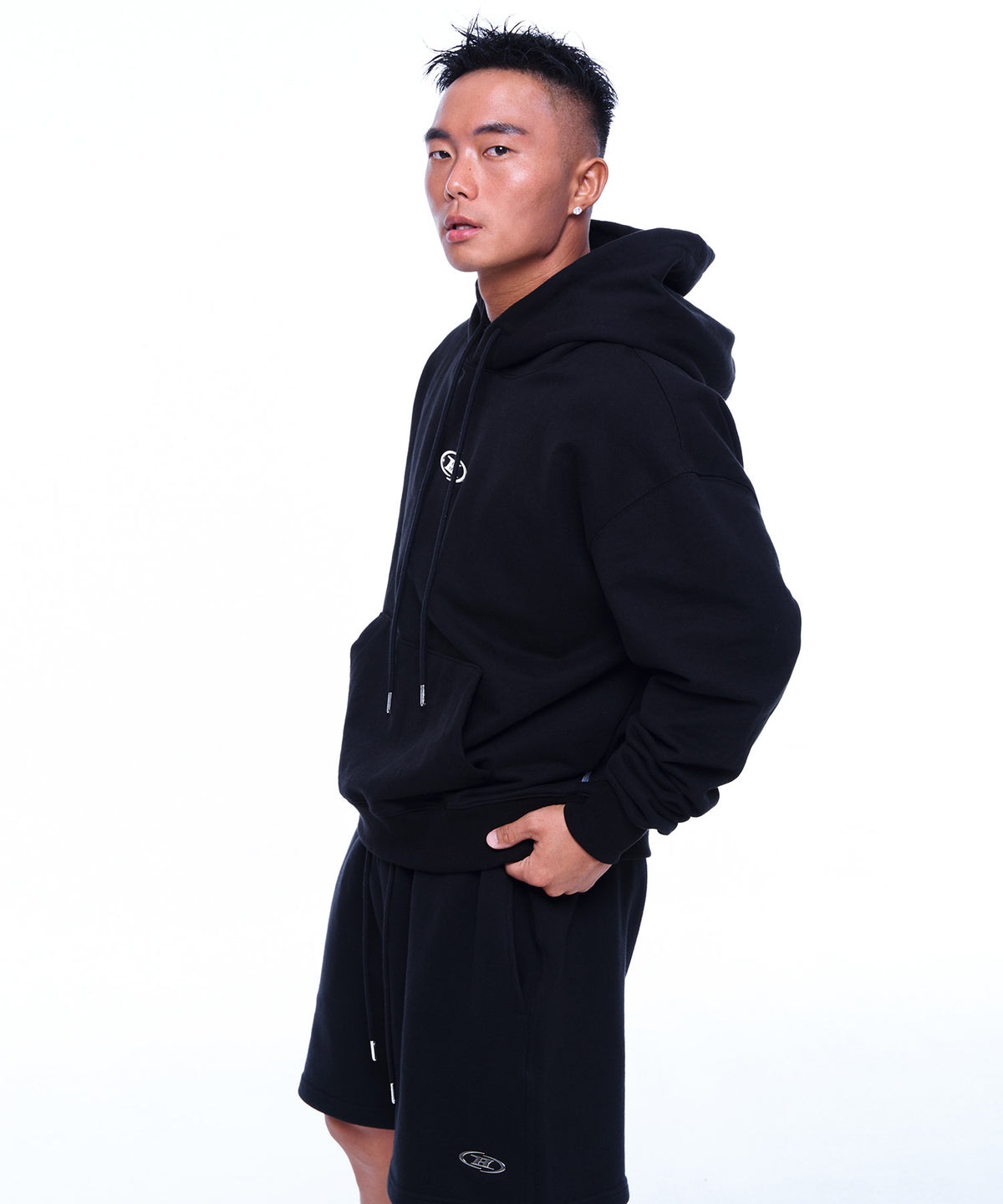 BIG CHROME B LOGO HOODIE [BLACK]