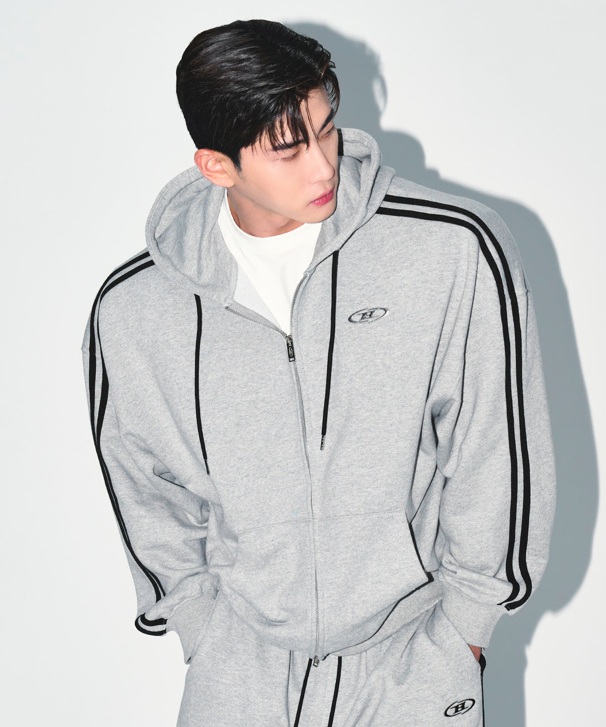 【韓国限定】CHROME B TRACK LINE HOODIE ZIP-UP [MELANGE GREY]