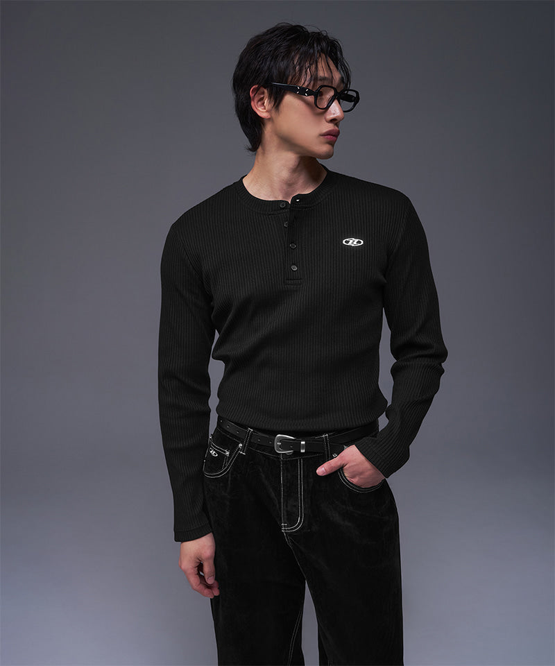 【韓国限定】B PENDANT HENRY NECK MUSCLE FIT LONG SLEEVE [BLACK]