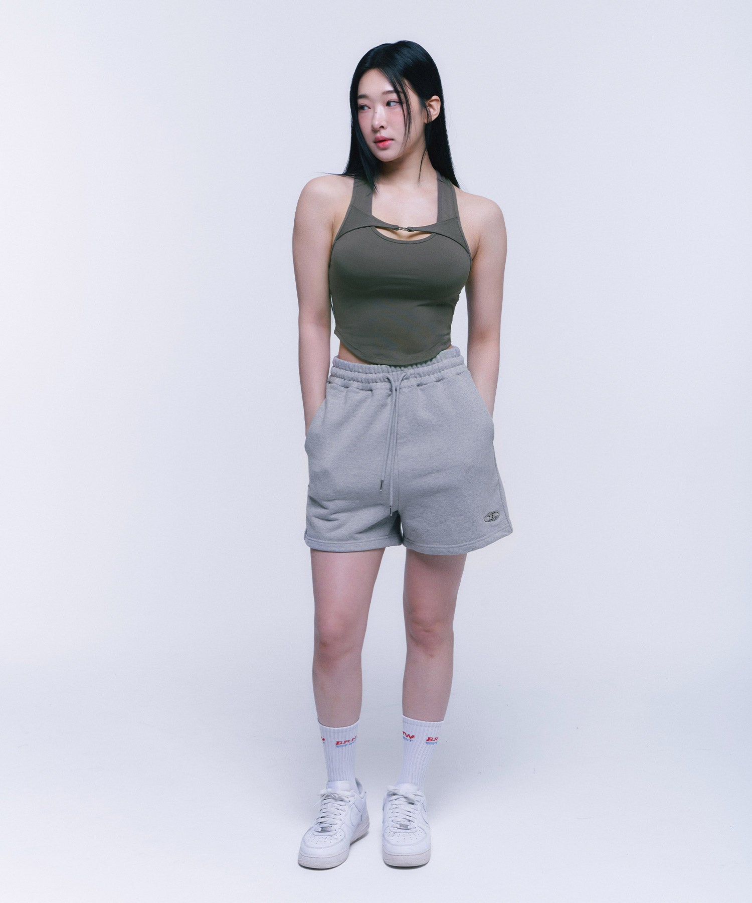 B BUCKLE CUT-OUT CROP SLEEVELESS [KHAKI