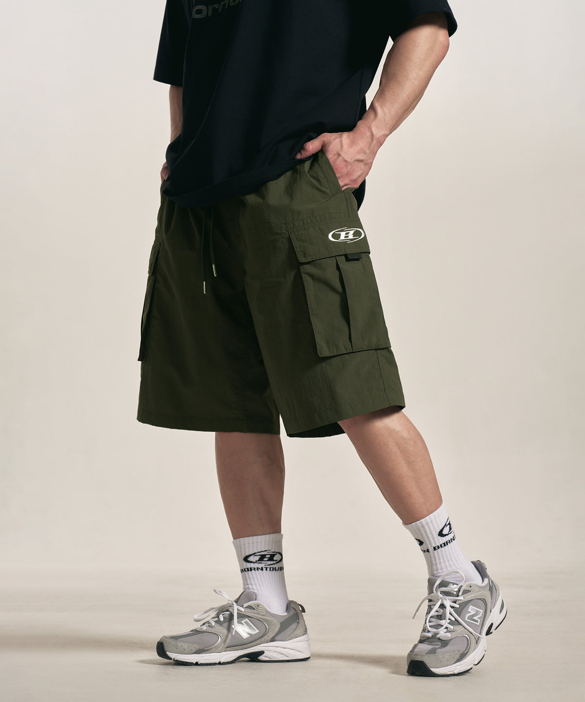 【韓国限定】SYMBOL LOGO NYLON CARGO BERMUDA PANTS [KHAKI]