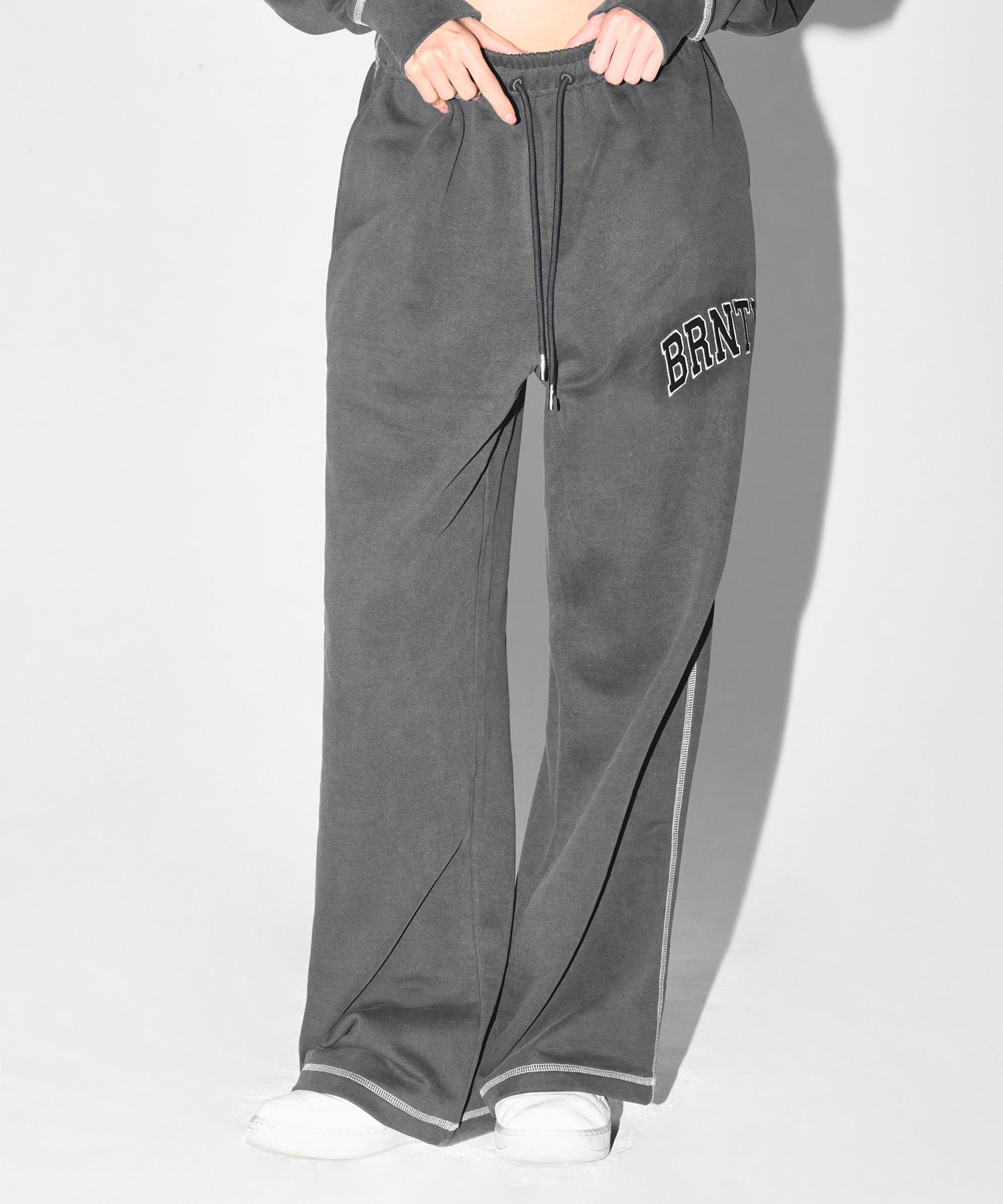 韓国限定】W PIGMENT DYEING SEMI WIDE PANTS [CHARCOAL] – BORNTOWIN