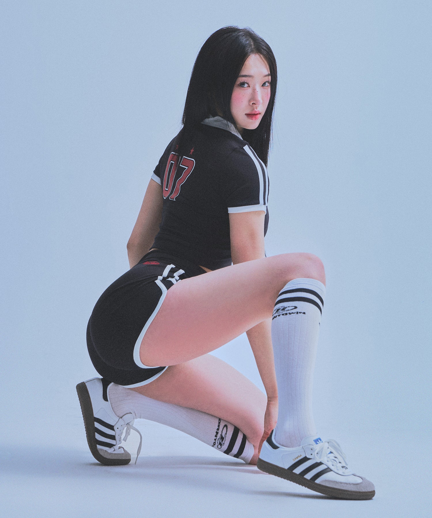 W BRNTW FOOTBALL CROP T-SHIRTS [BLACK]