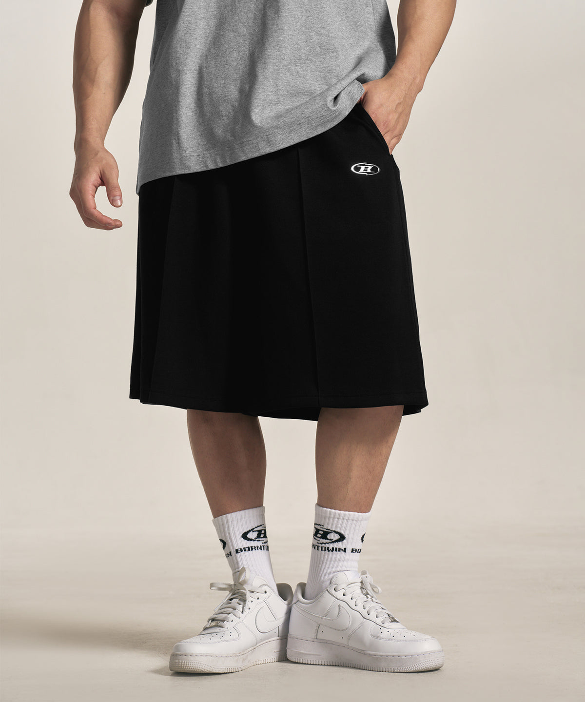 SILVER B-SOFT TOUCH SIDE TWO TUCK BERMUDA PANTS [BLACK]