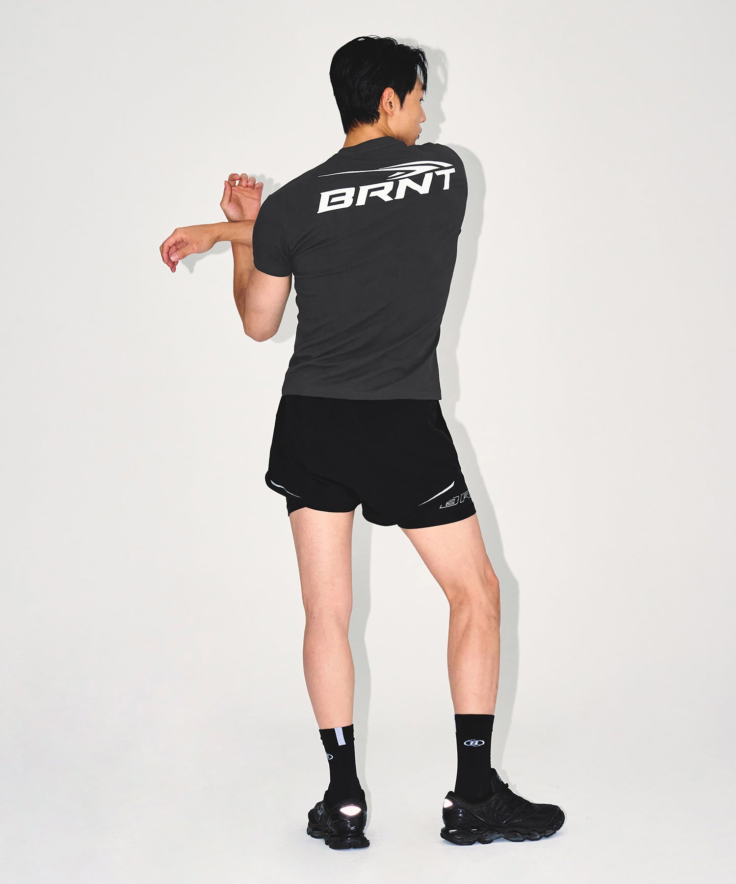 【予約販売：ご注文より1～3週間後に発送予定】BRNT BACK LOGO MUSCLE FIT T-SHIRTS [CHARCOAL]