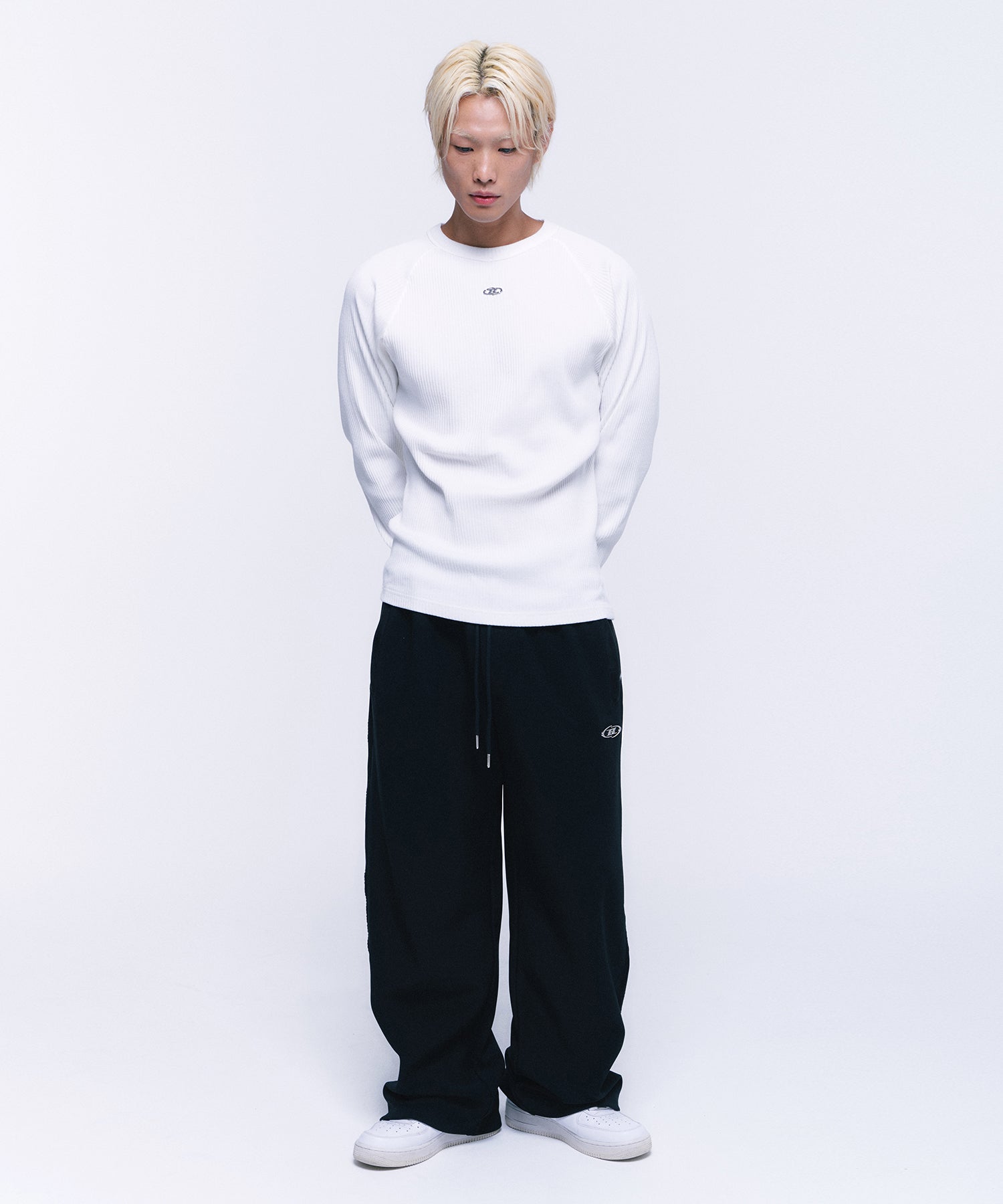 B PENDANT RIBBED LONGSLEEVE [WHITE]