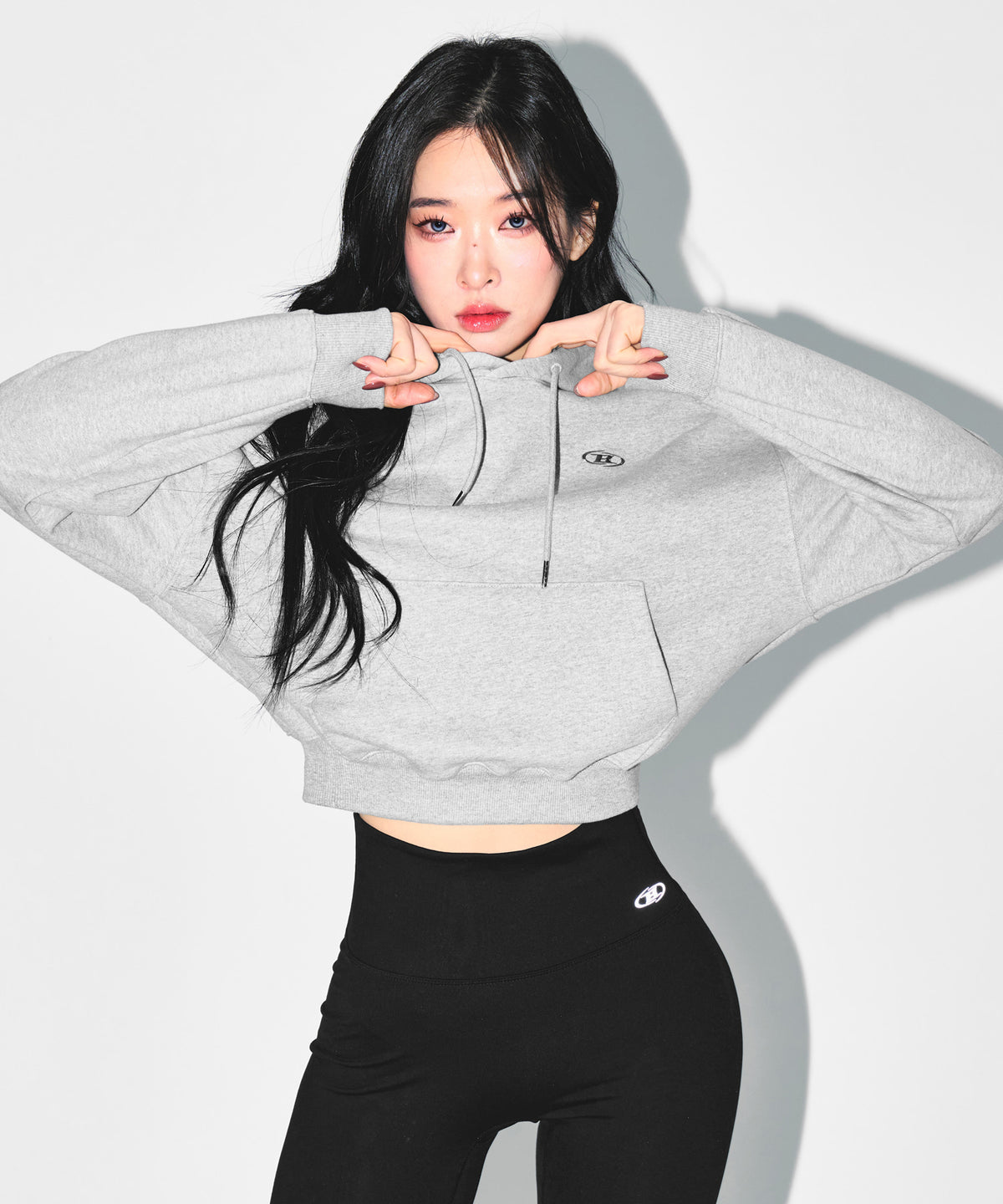 【商品入替】W SILVER B CROP HOODIE [MELANGE GREY]