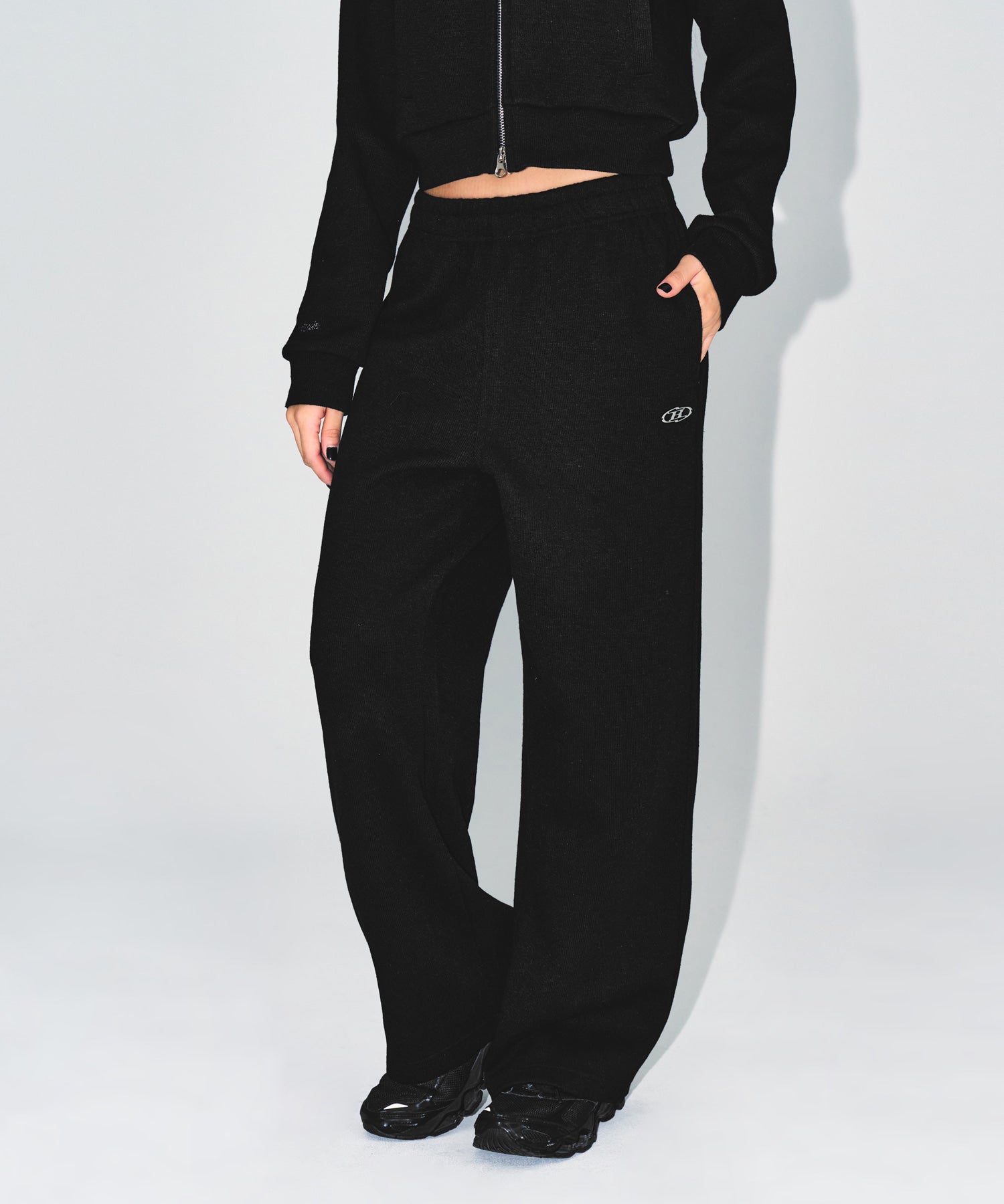 【予約販売：ご注文より1～3週間後に発送予定】W KNIT LIKE SEMI WIDE PANTS [BLACK]