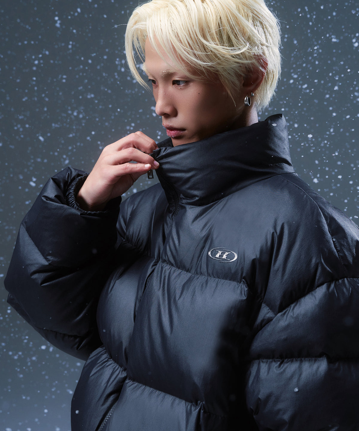 BIG SYMBOL PUFFER DOWN [BLACK]