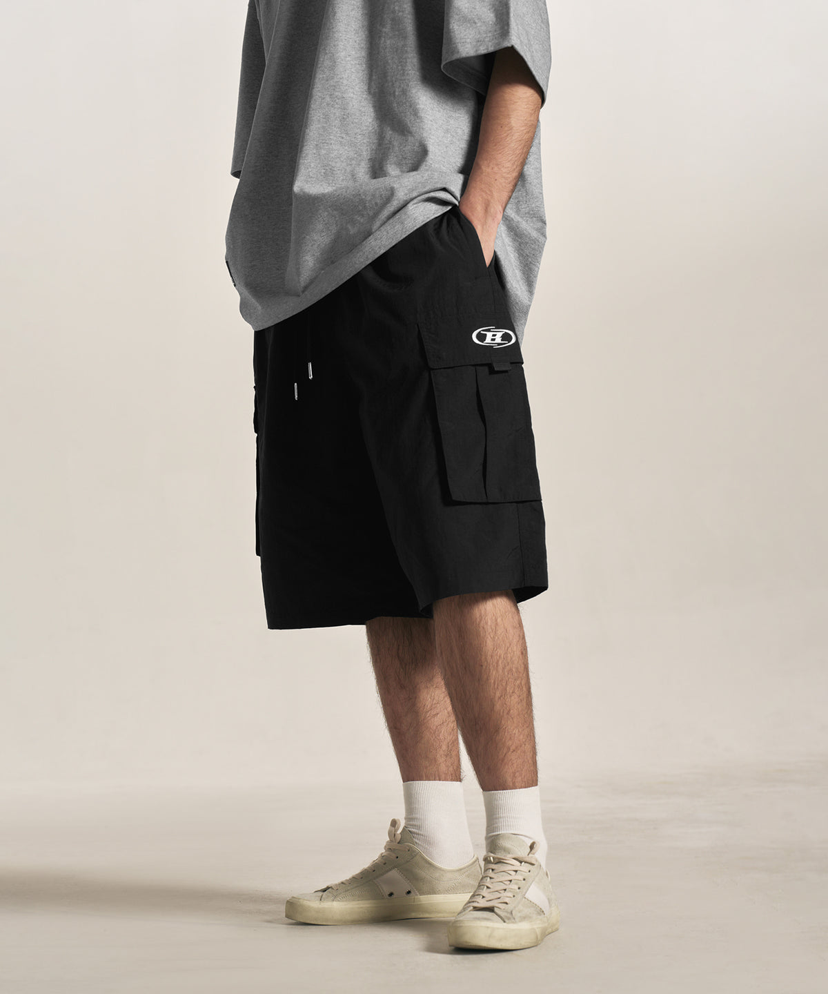 【韓国限定】SYMBOL LOGO NYLON CARGO BERMUDA PANTS [BLACK]