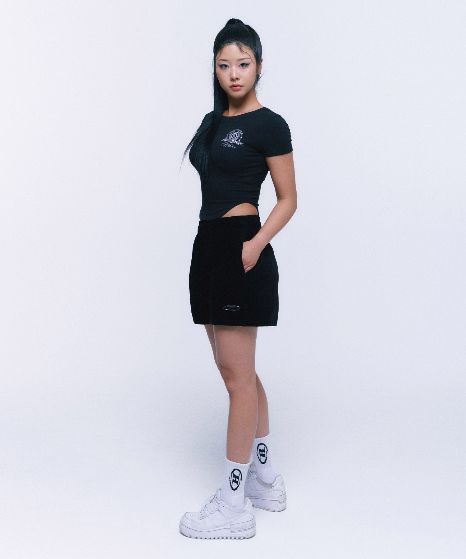 BACKLESS CROP T-SHIRTS [BLACK]