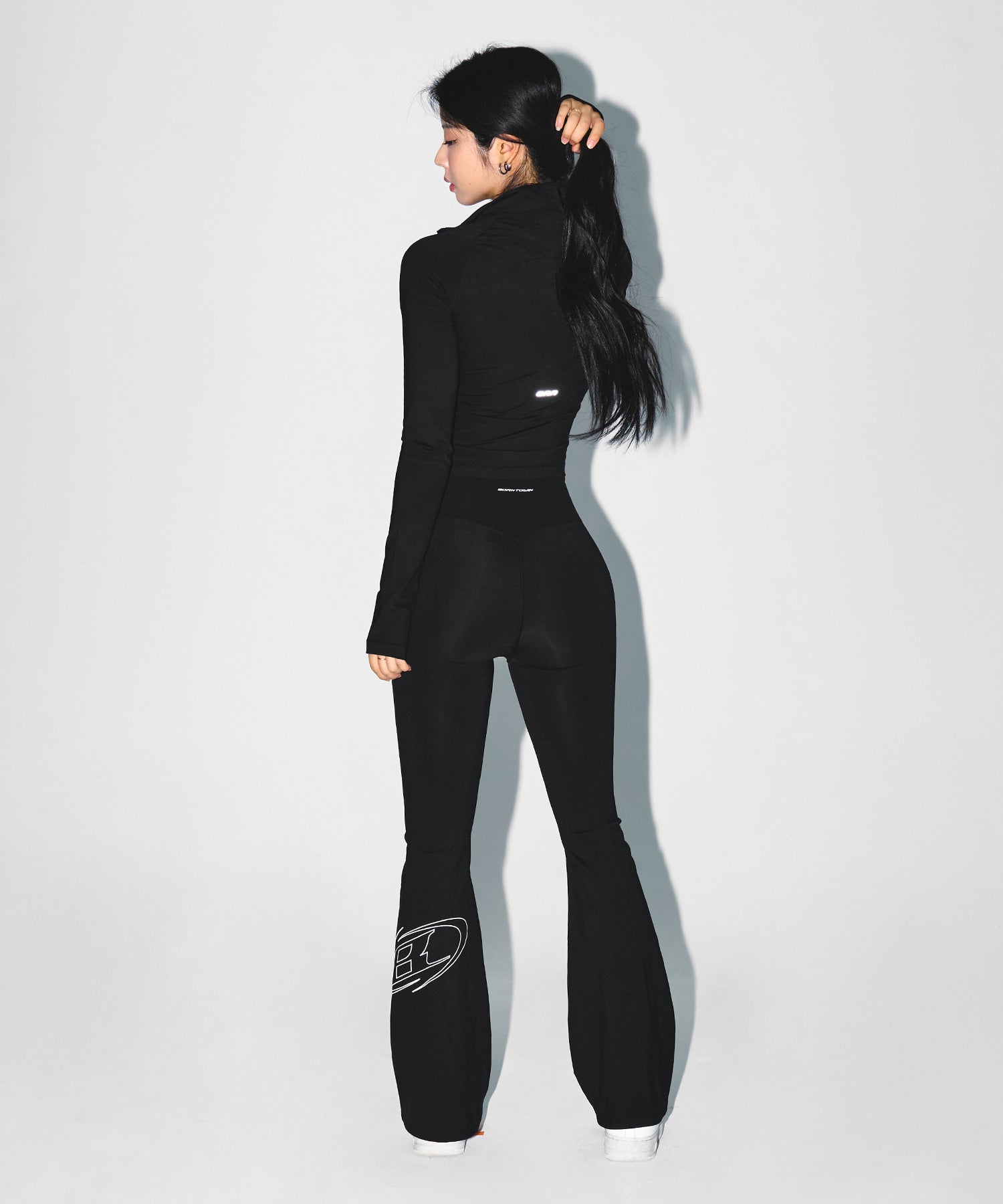 【予約販売：ご注文より1～3週間後に発送予定】W COMPRESSION FULL ZIP UP JACKET [BLACK]