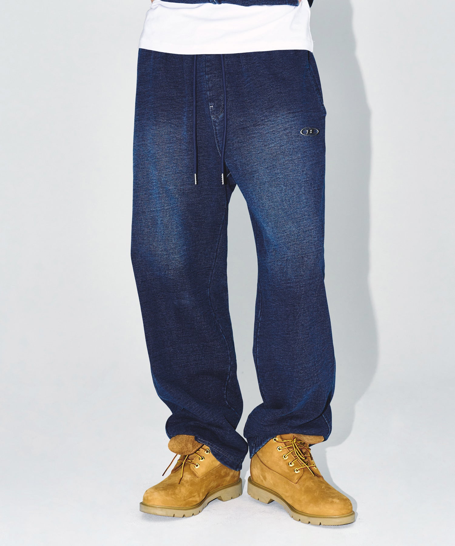 【予約販売：ご注文より1～3週間後に発送予定】DENIM LIKE SWEAT PANTS [MID DENIM]