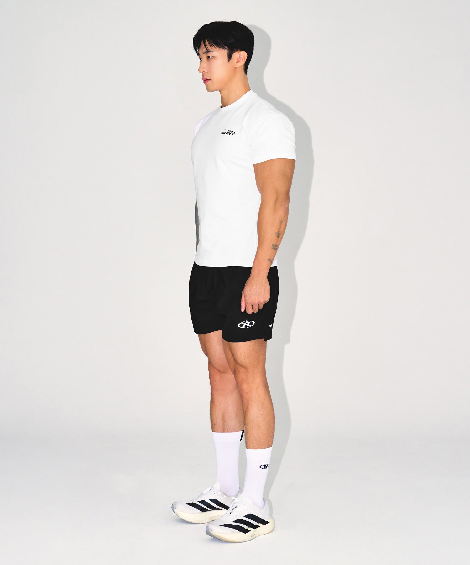 【予約販売：ご注文より1～3週間後に発送予定】BRNT BACK LOGO MUSCLE FIT T-SHIRTS [WHITE]