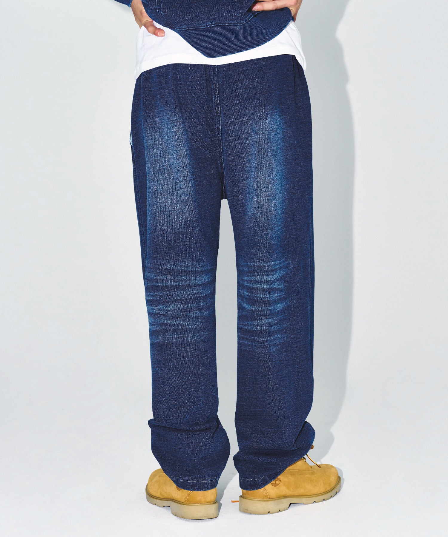 【予約販売：ご注文より1～3週間後に発送予定】DENIM LIKE SWEAT PANTS [MID DENIM]