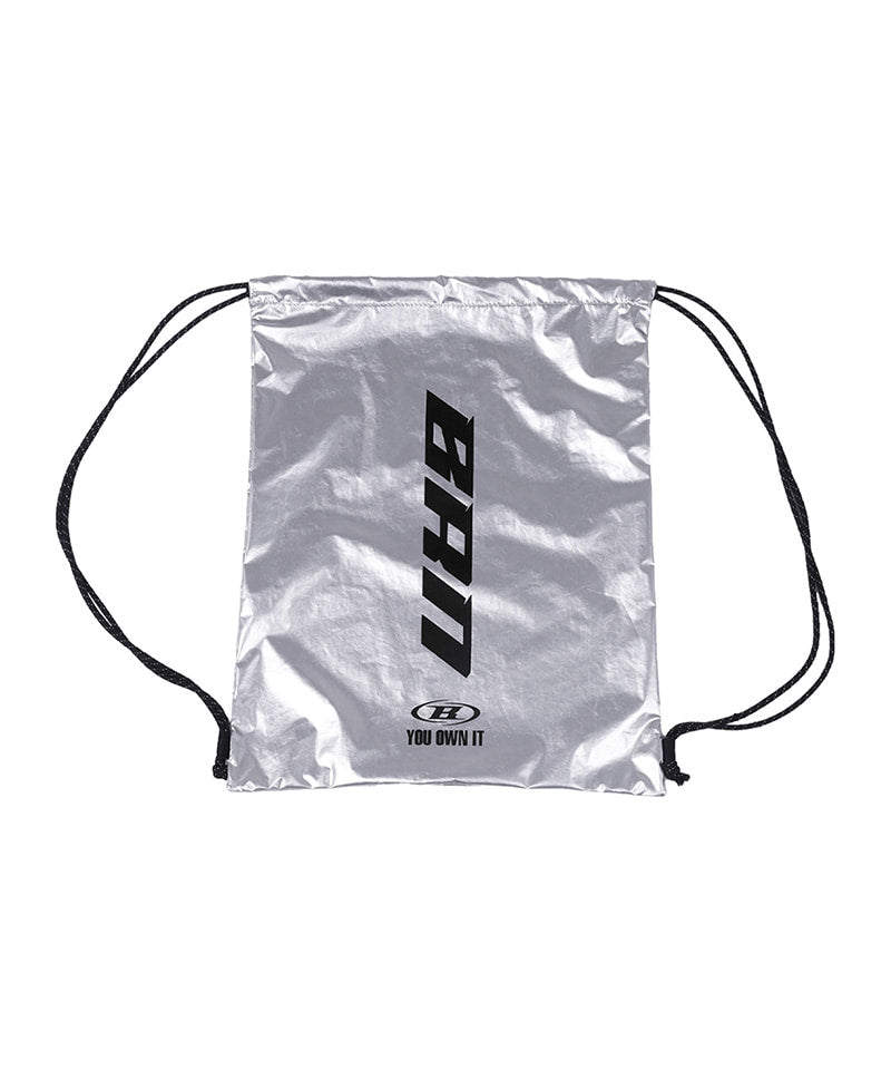 【予約販売：ご注文より1～3週間後に発送予定】GLOSSY DRAWSTRING GYM SACK [SILVER]