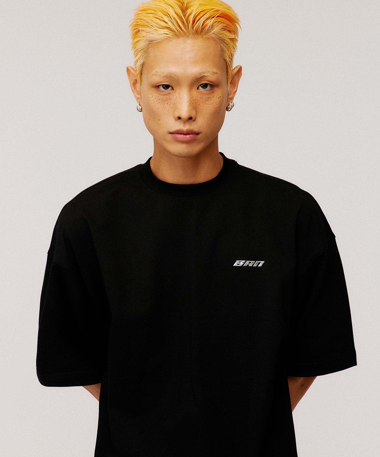 SILVER BRN SEMI OVER FIT T-SHIRTS [BLACK]