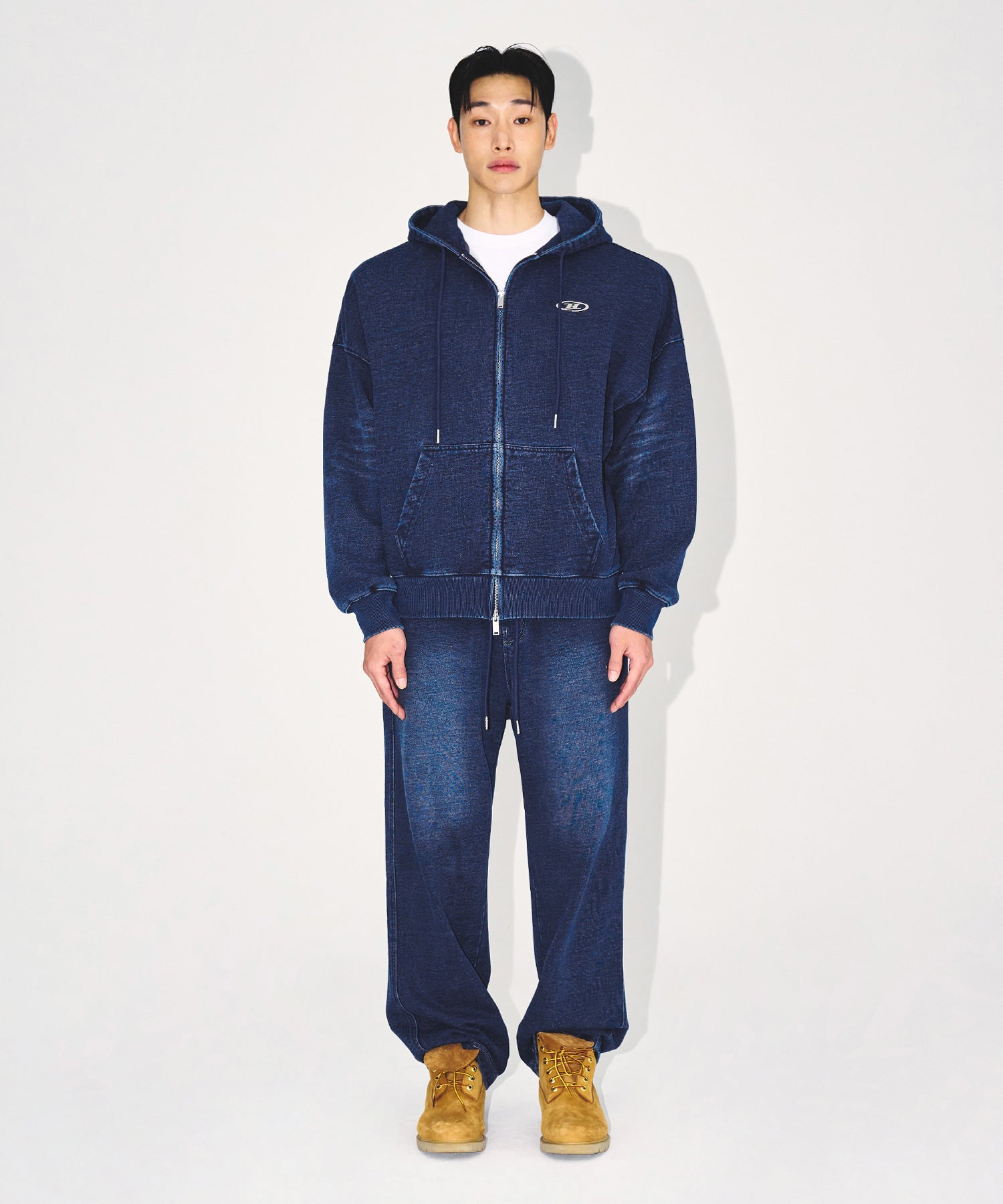 【予約販売：ご注文より1～3週間後に発送予定】DENIM LIKE SWEAT PANTS [MID DENIM]