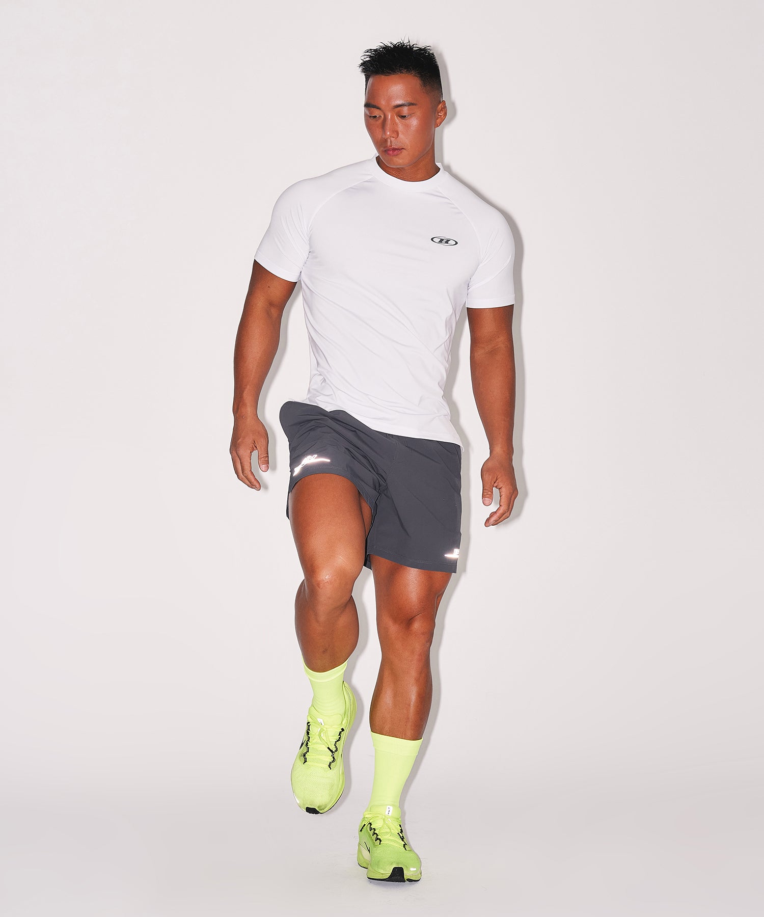 REFLECTIVE OUT BAND ACTIVE SHORTS [CHARCOAL]