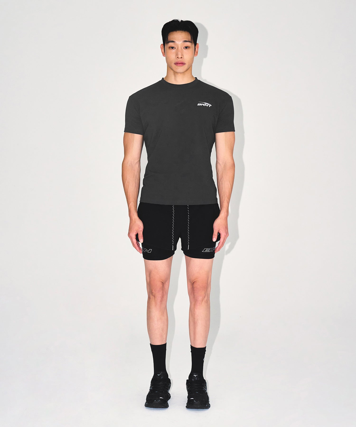 【予約販売：ご注文より1～3週間後に発送予定】BRNT BACK LOGO MUSCLE FIT T-SHIRTS [CHARCOAL]